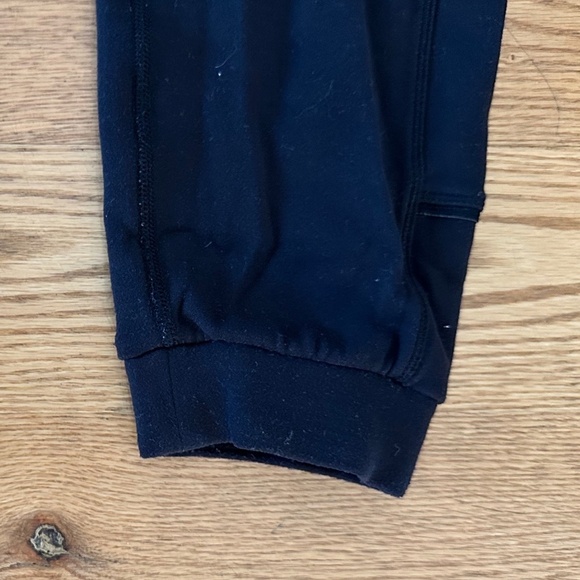 Lululemon Base Runner Pant in Black, Size 4 - Picture 8 of 11